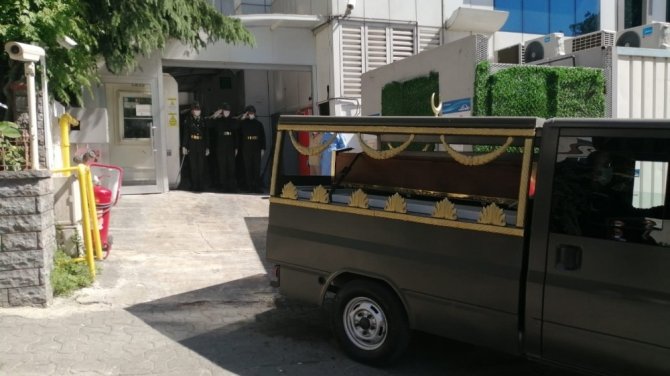 Karadayı’nın cenazesi askeri araçla Sultan Abdülhamid Han Eğitim ve Araştırma Hastanesi’ne sevk edildi