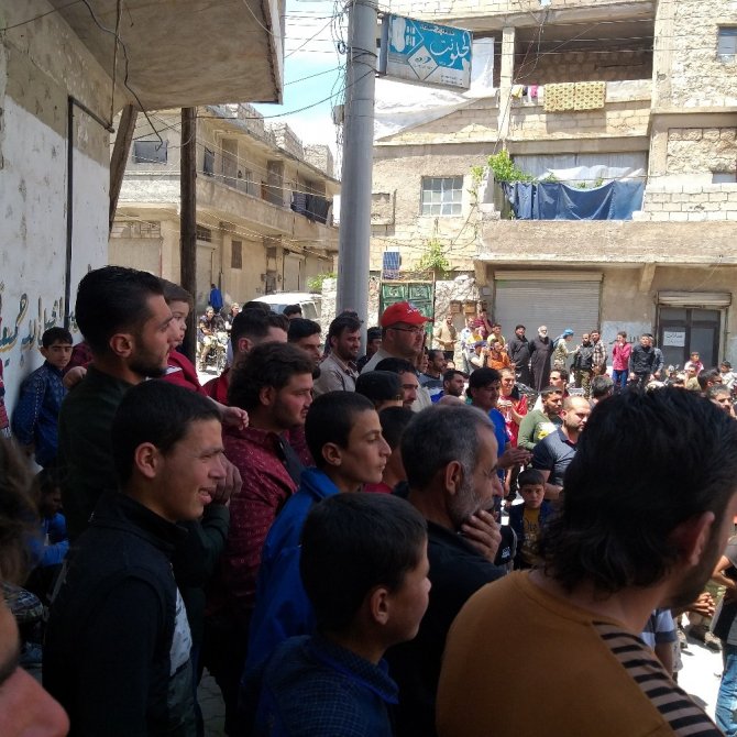 Halep’te rejim ve terör örgütleri protesto edildi