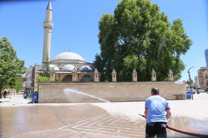 Karaman’da camiler cuma namazına hazırlanıyor