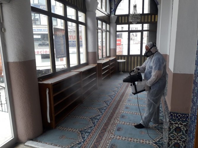 Kdz. Ereğli Belediyesi camileri dezenfekte ediyor