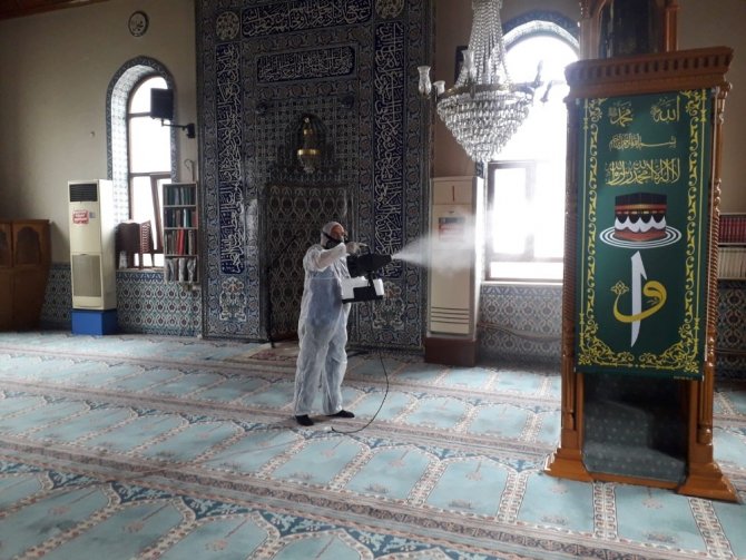 Kdz. Ereğli Belediyesi camileri dezenfekte ediyor