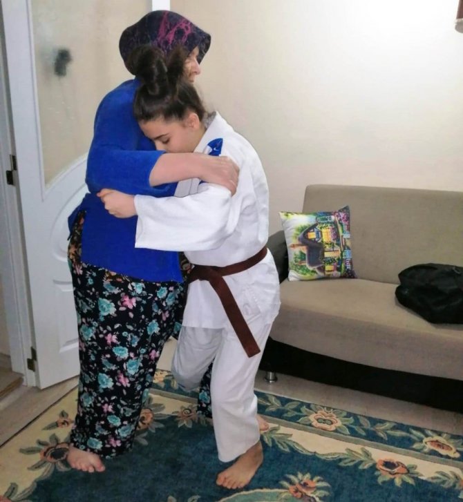 Babaanneden judocu toruna antrenman desteği