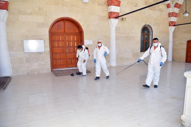 Çukurova’da camiler dezenfekte edildi