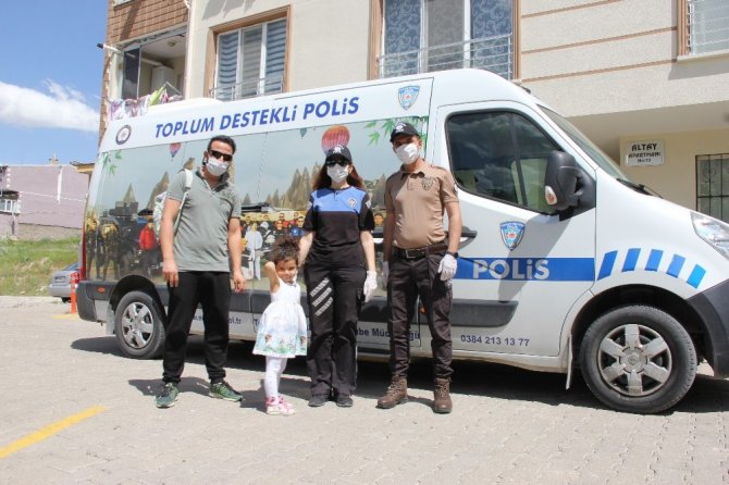 Minik Zeynep’in park hayalini polis gerçekleştirdi