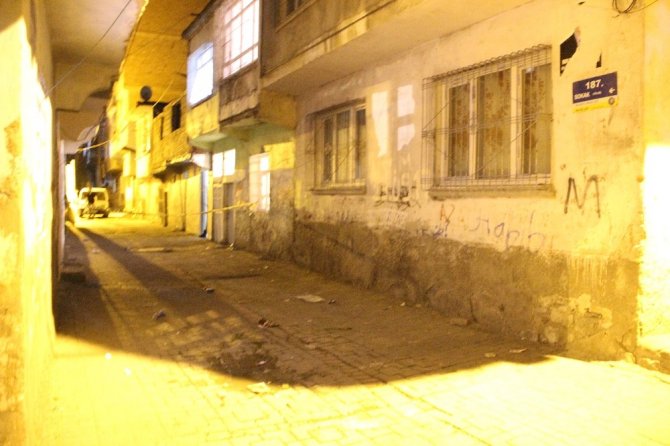 Diyarbakır’da silahlarla ev bastılar: 1 kadın öldü