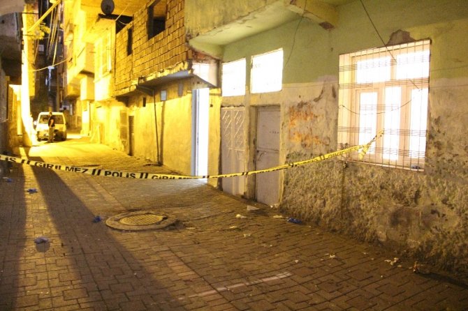 Diyarbakır’da silahlarla ev bastılar: 1 kadın öldü