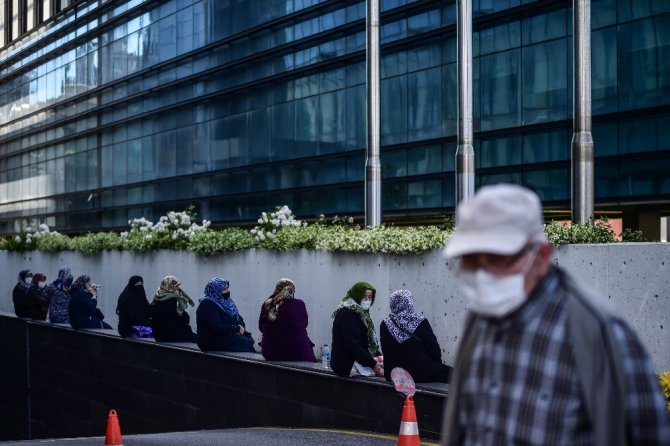 İstanbul’da 65 yaş ve üstü vatandaşlar dördüncü kez sokağa çıktı