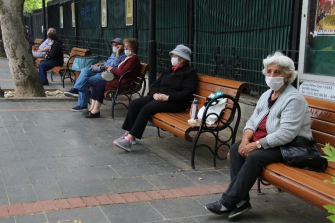 65 yaş üstü vatandaşlar dördüncü kez sokakta