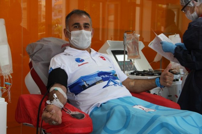 "Sarayburnu Fatihleri" Kızılay’a kan bağışında bulundu