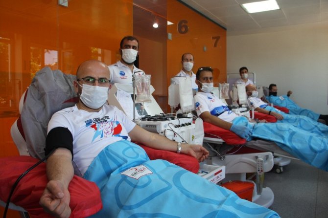 "Sarayburnu Fatihleri" Kızılay’a kan bağışında bulundu