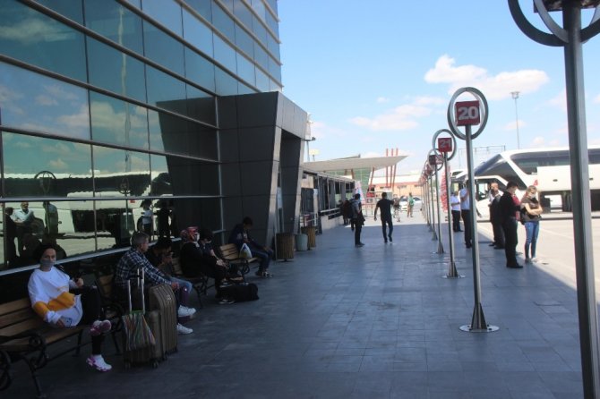 Kayseri Şehirlerarası Otobüs Terminali kısıtlamanın kalkmasıyla hareketlendi