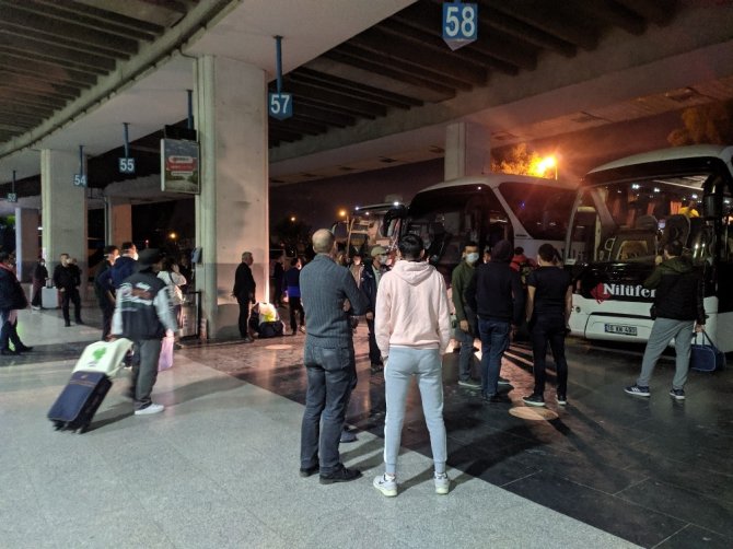 kisitlamanin bitmesiyle izmir otogari nda hareketlilik