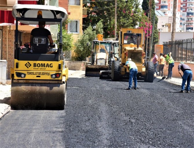 Toroslar’da asfalt çalışmaları devam ediyor