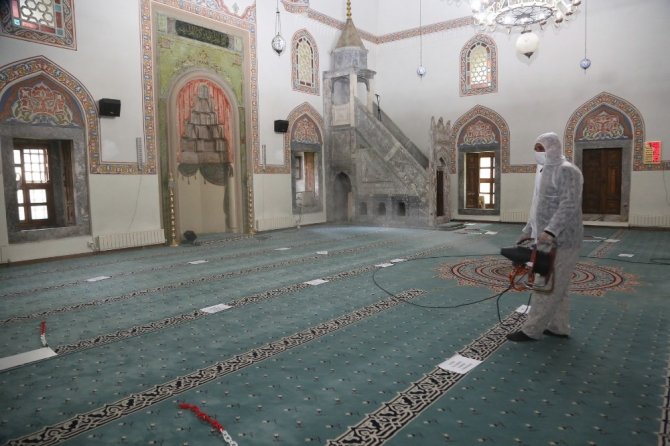 Odunpazarı’ndaki camiler dezenfekte ediliyor