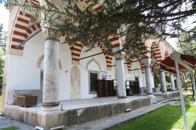 Odunpazarı’ndaki camiler dezenfekte ediliyor