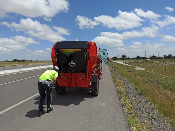 Aksaray’da motosiklet traktöre bağlı tarım makinesine çarptı: 1 ölü
