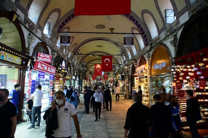 İstanbul’un çarşılarında normalleşme yoğunluğu