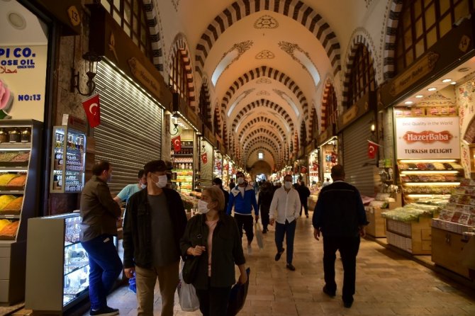 İstanbul’un çarşılarında normalleşme yoğunluğu