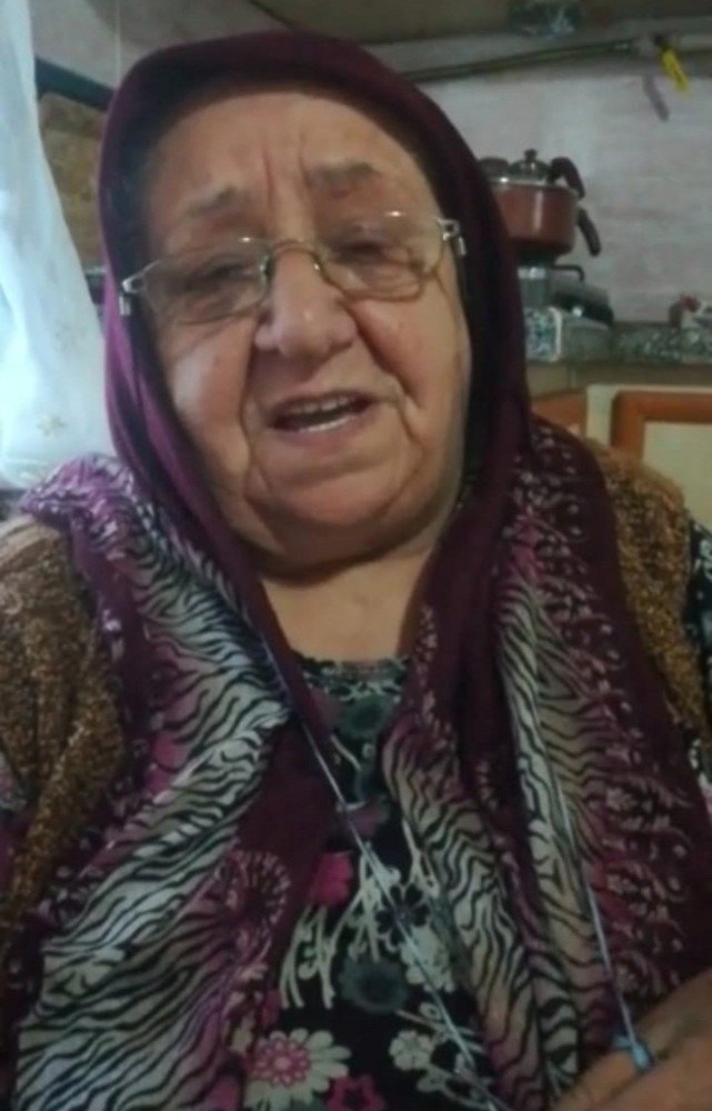 Doluyu gören Hafize teyze duaya başladı