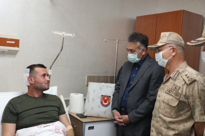 Vali Çağatay operasyonda yaralanan askerleri ziyaret etti