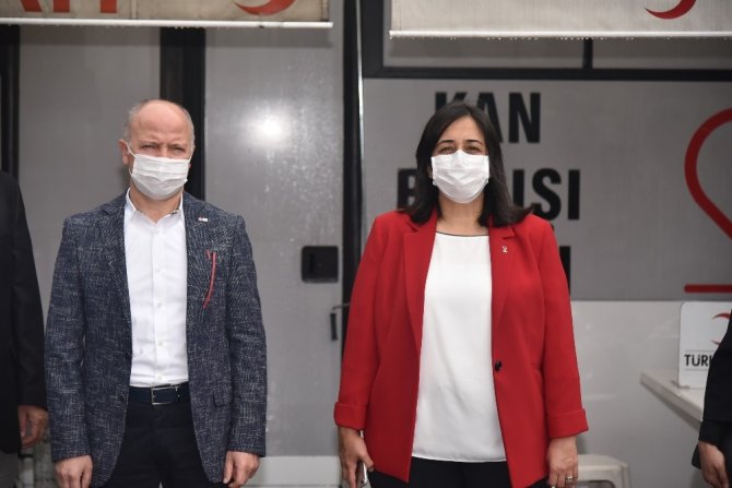 Türk Kızılay Bursa Şubesi’nin kan bağışı kampanyasına büyük ilgi