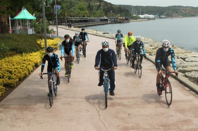 Dünya Bisiklet Günü’nde Başkan Büyükgöz çocuklara bisiklet hediye etti