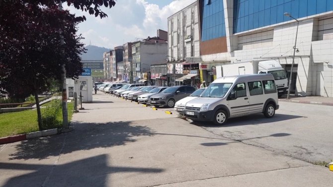 Karabük’te araç park etme yasağı kaldırıldı