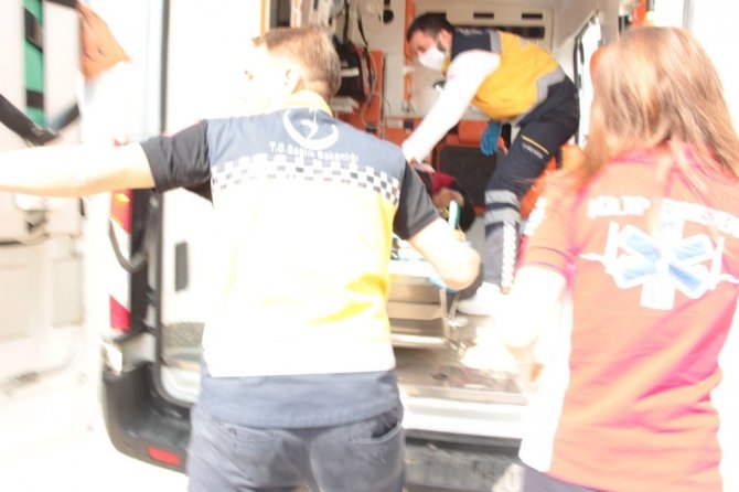 Manisa’da trafik kazası: 3 ağır yaralı