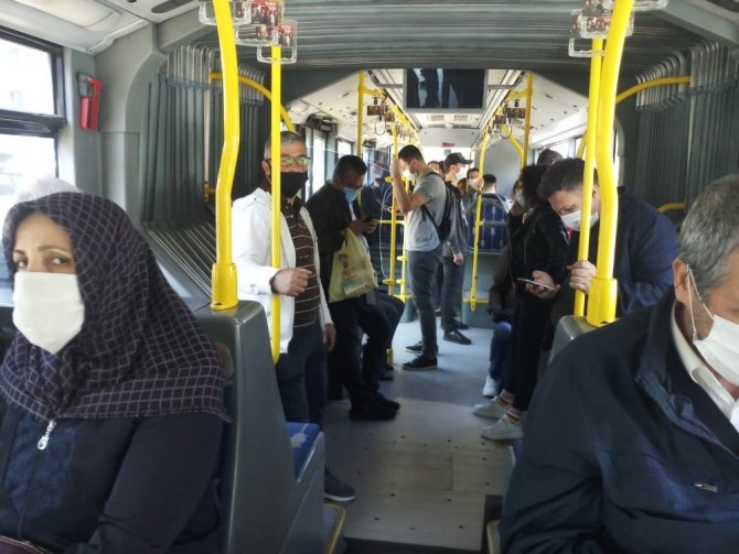 Ayakta yolcu düzenlemesinin ardından metrobüste yeni dönem