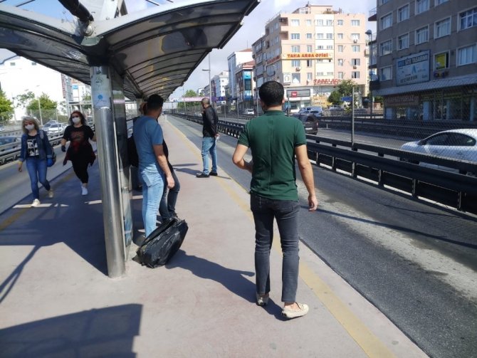 Ayakta yolcu düzenlemesinin ardından metrobüste yeni dönem