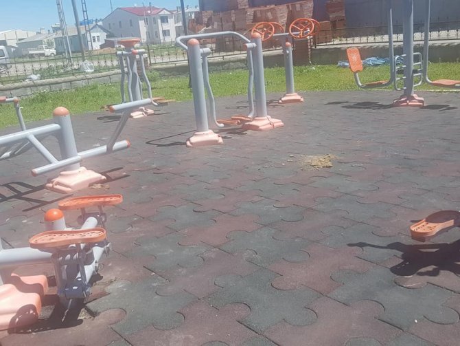 Selim’de park ve bahçelere çirkin saldırı