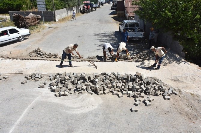 Ceyhan belediye ekipleri Sağkaya’ya çıkarma yaptı