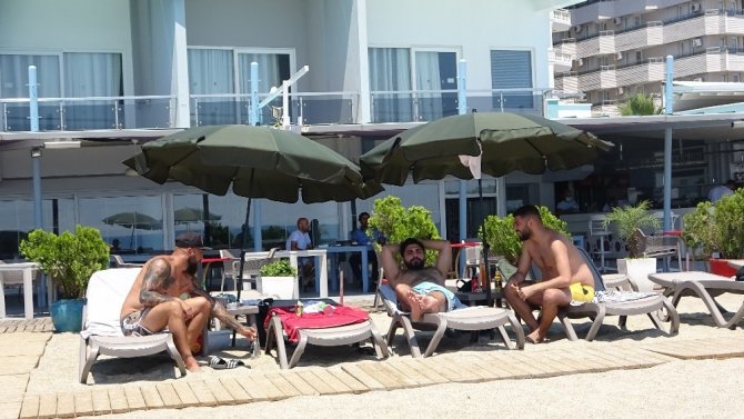 Antalya’da ’sosyal mesafeli’ oteller müşteri almaya başladı