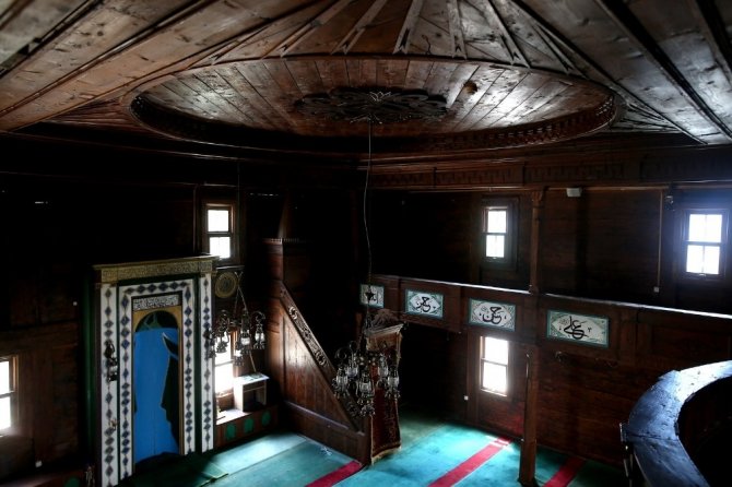 Çivi çakılmadan yapılan tarihi cami 136 yıldır ibadete açık