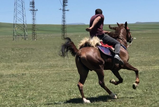 Kars’ta atlı cirit heyecanı