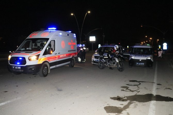 Önce dövdüler sonra seyir halindeki araçtan yola attılar