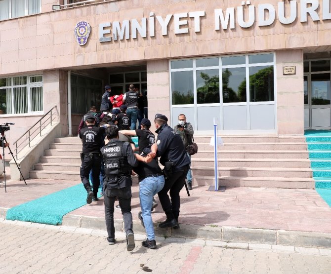 Yozgat’ta özel harekat destekli uyuşturucu operasyonu: 32 gözaltı
