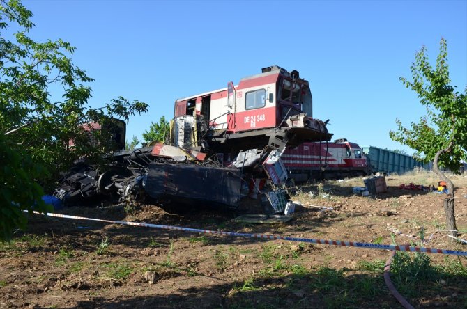 GÜNCELLEME - Malatya'da iki yük treni çarpıştı: 1 ölü, 3 yaralı