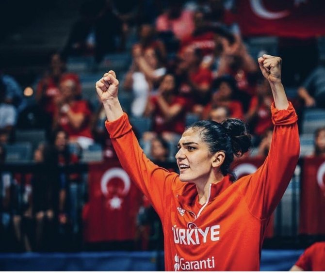 Bellona Kayseri Basketbol’un yeni transferi Esra Ural Topuz: