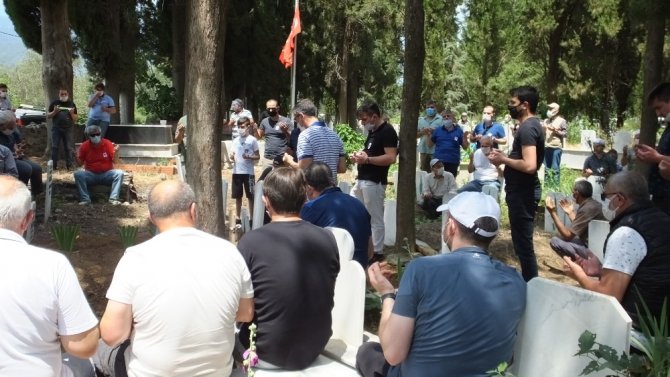 Burhaniye’de emekli eğitimci Remzi Gücü toprağa verildi