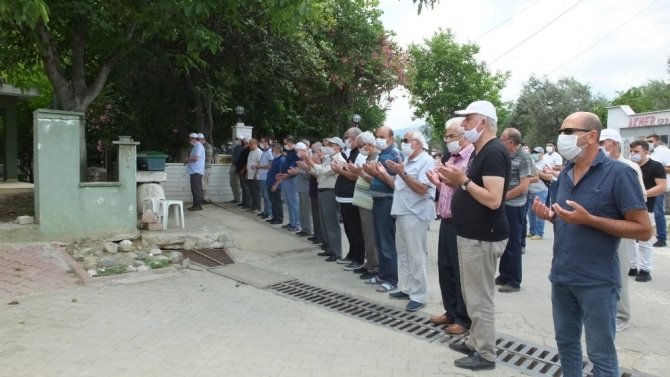 Burhaniye’de emekli eğitimci Remzi Gücü toprağa verildi
