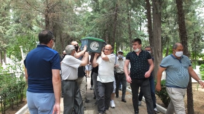 Burhaniye’de emekli eğitimci Remzi Gücü toprağa verildi