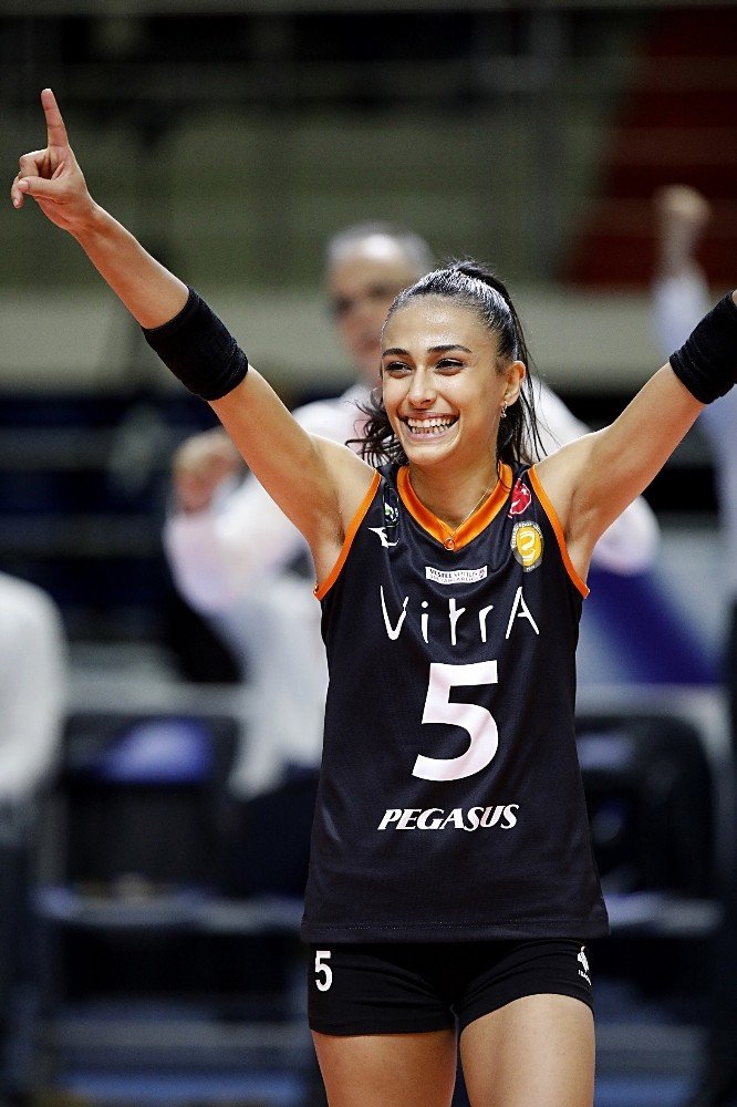 Eczacıbaşı VitrA, Simge Aköz ile sözleşme yeniledi