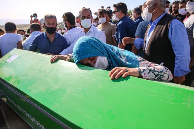 Bursa'da selde hayatını kaybeden 4 kişinin cenazeleri defnedildi