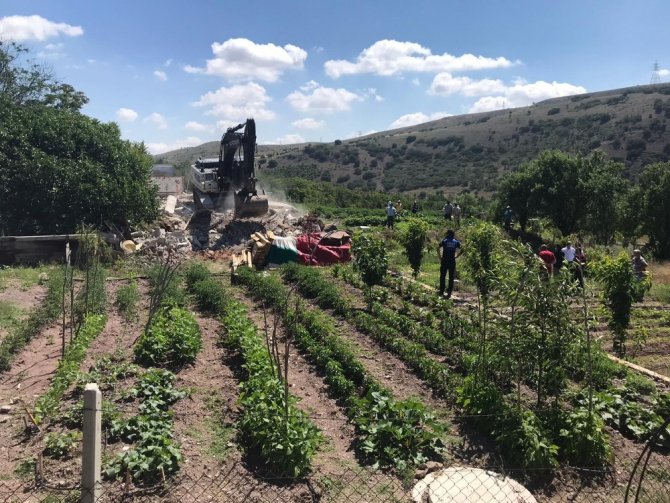 Sincan’da hobi bahçelerine yapılan binalar yıkılıyor