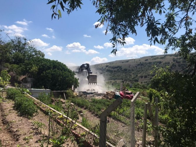 Sincan’da hobi bahçelerine yapılan binalar yıkılıyor