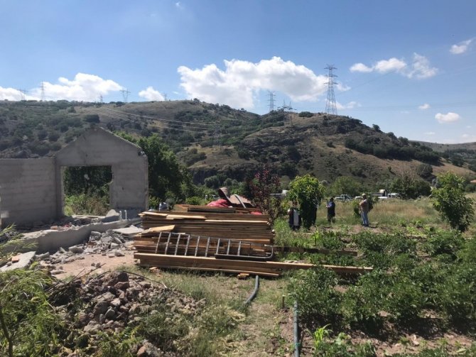Sincan’da hobi bahçelerine yapılan binalar yıkılıyor