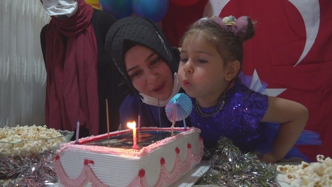 Şehit kızına doğum günü sürprizi