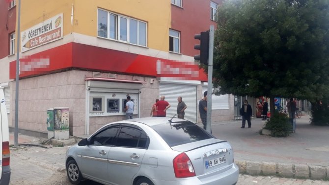 Çaldıran’da korona virüs nedeniyle banka şubesi kapatıldı