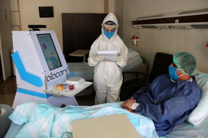 Covid hastalarının yeni bakıcısı robot hemşire ‘Atacan’